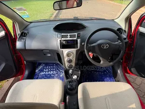 Toyota Vitz 2005 Red