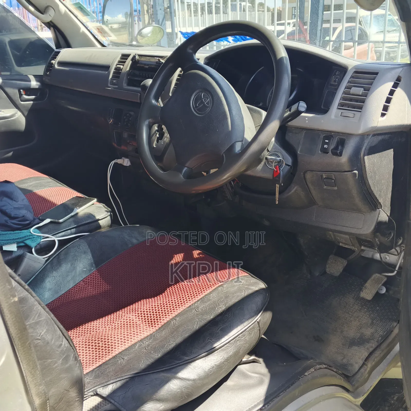 Toyota HiAce 2011 Silver
