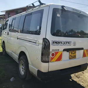 Toyota HiAce 2011 Silver