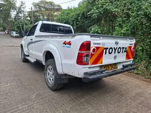 Toyota Hilux 2012 White