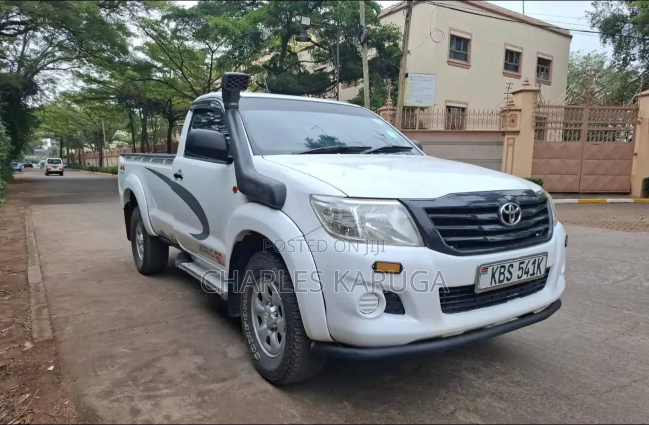 Toyota Hilux 2012 White