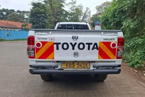 Toyota Hilux 2012 White
