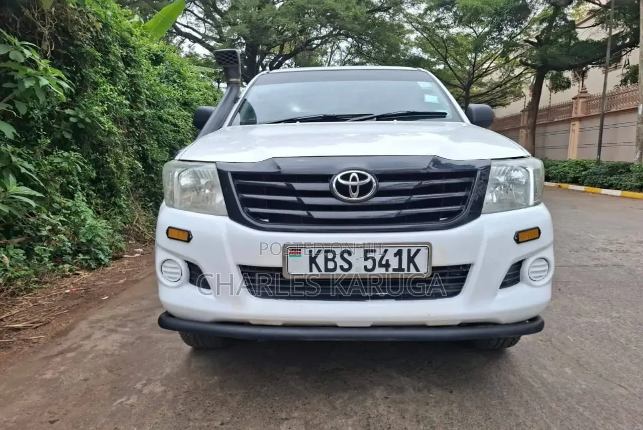Toyota Hilux 2012 White