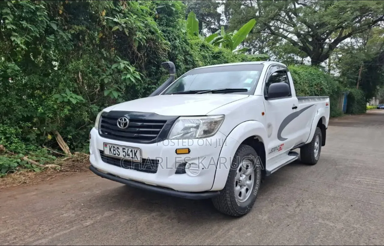 Toyota Hilux 2012 White