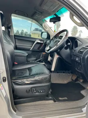 Toyota Land Cruiser Prado 2010 Silver
