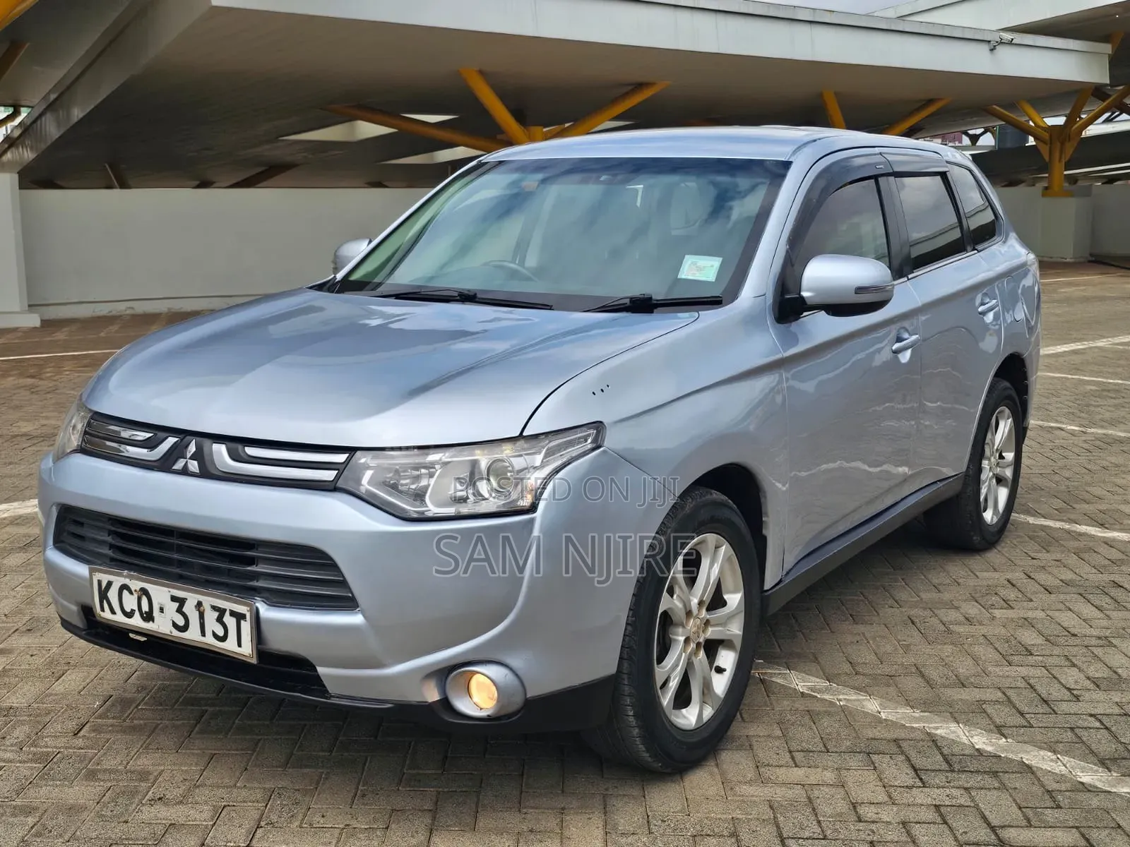 Mitsubishi Outlander 2.0 PHEV AWD 2013 Silver
