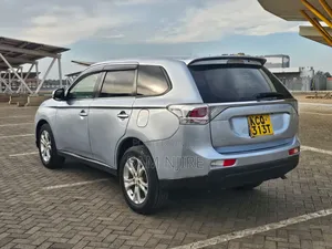Mitsubishi Outlander 2.0 PHEV AWD 2013 Silver