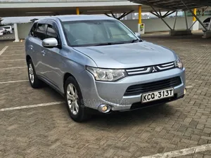 Mitsubishi Outlander 2.0 PHEV AWD 2013 Silver