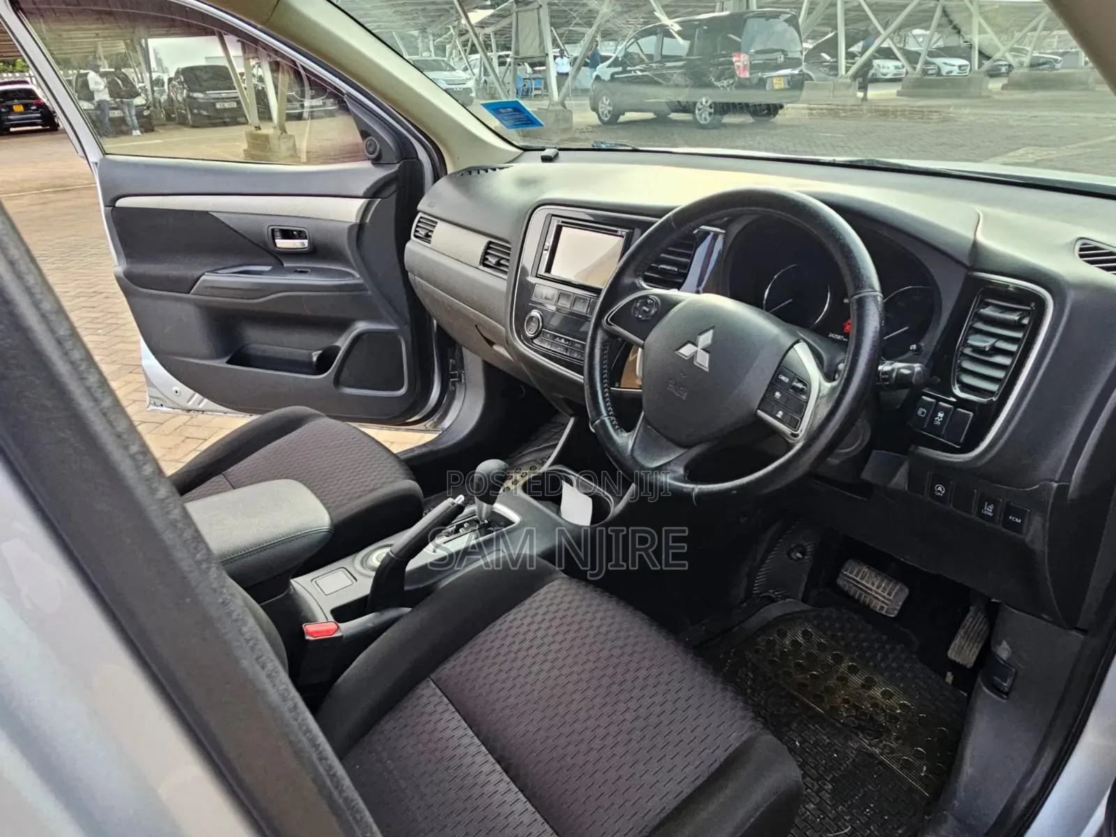 Mitsubishi Outlander 2.0 PHEV AWD 2013 Silver