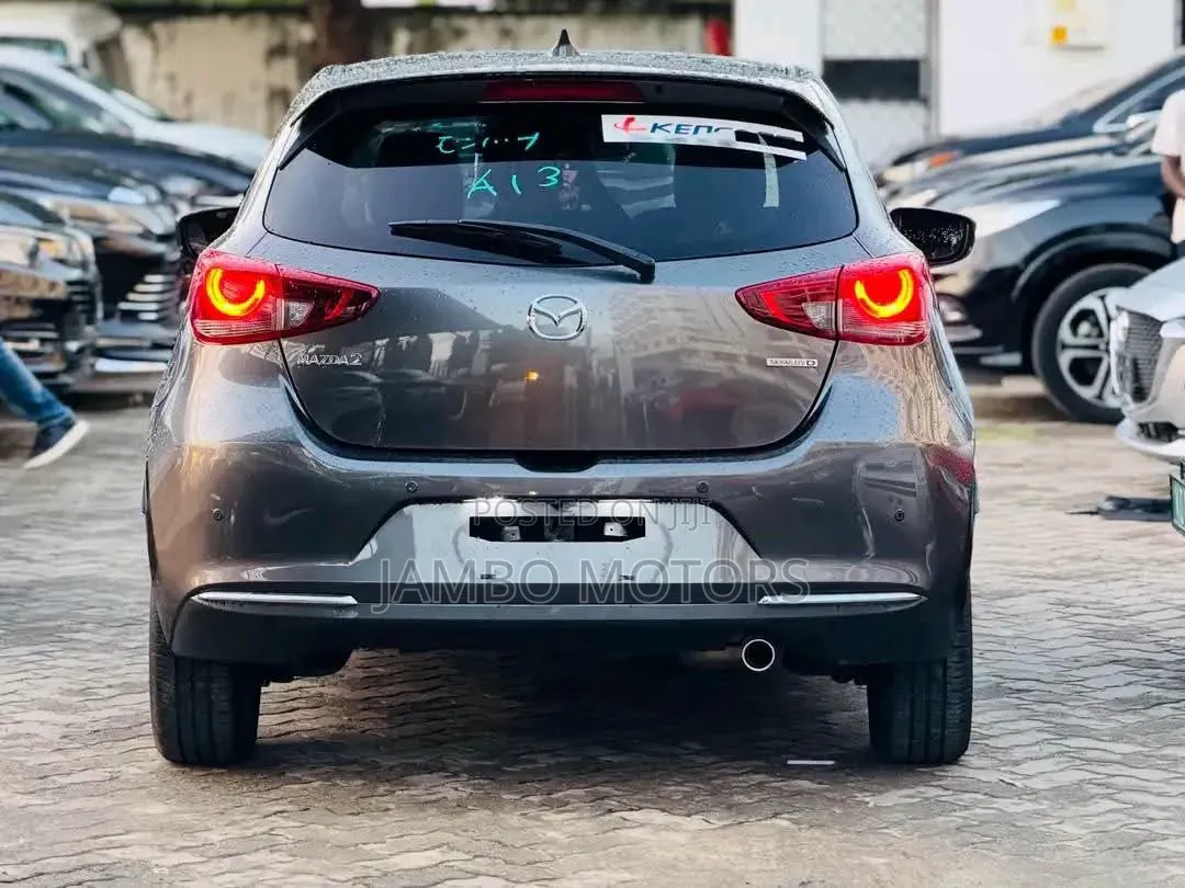 Mazda 2 2021