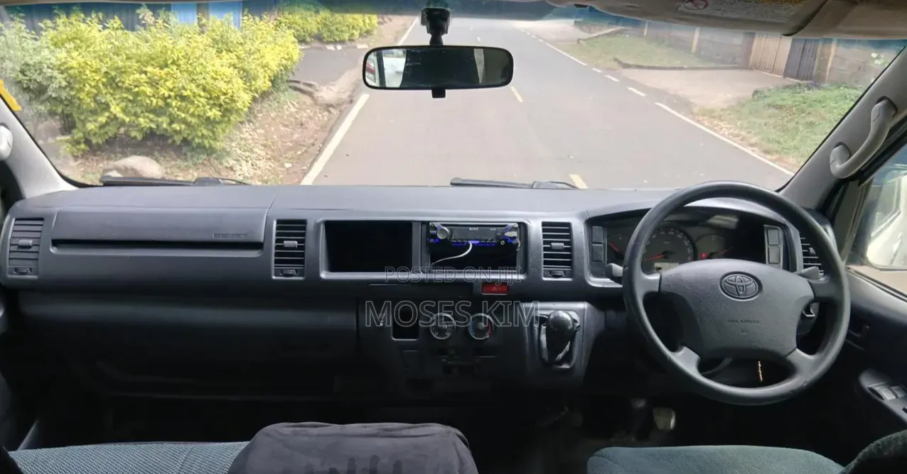 Toyota HiAce 2019 White