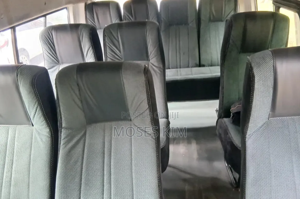 Toyota HiAce 2019 White