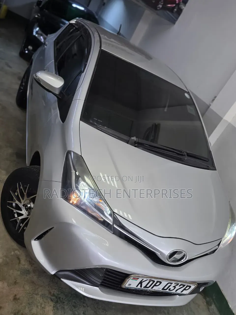 Toyota Vitz 2017 Silver