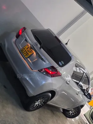 Toyota Vitz 2017 Silver
