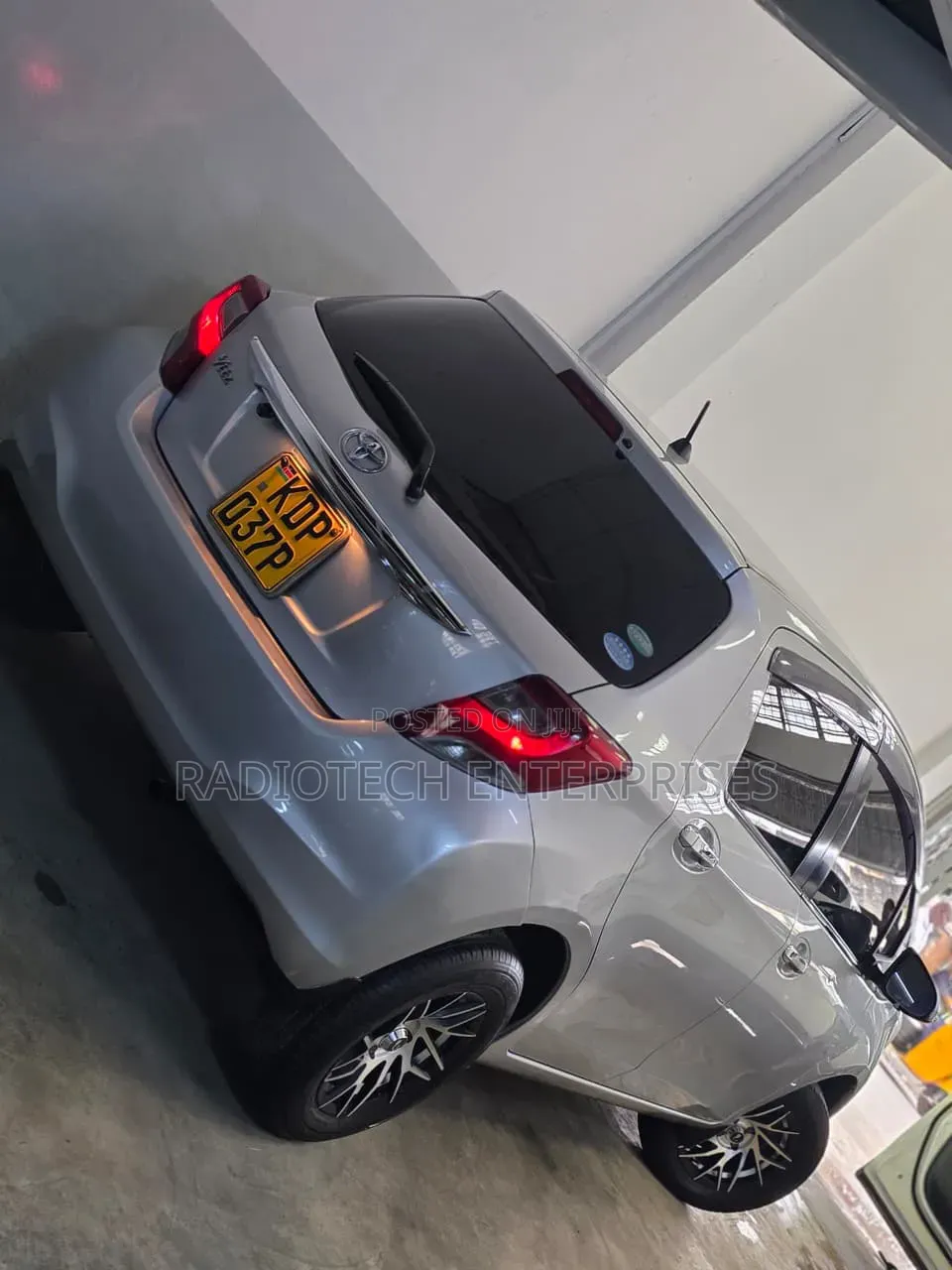 Toyota Vitz 2017 Silver