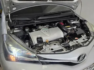 Toyota Vitz 2017 Silver