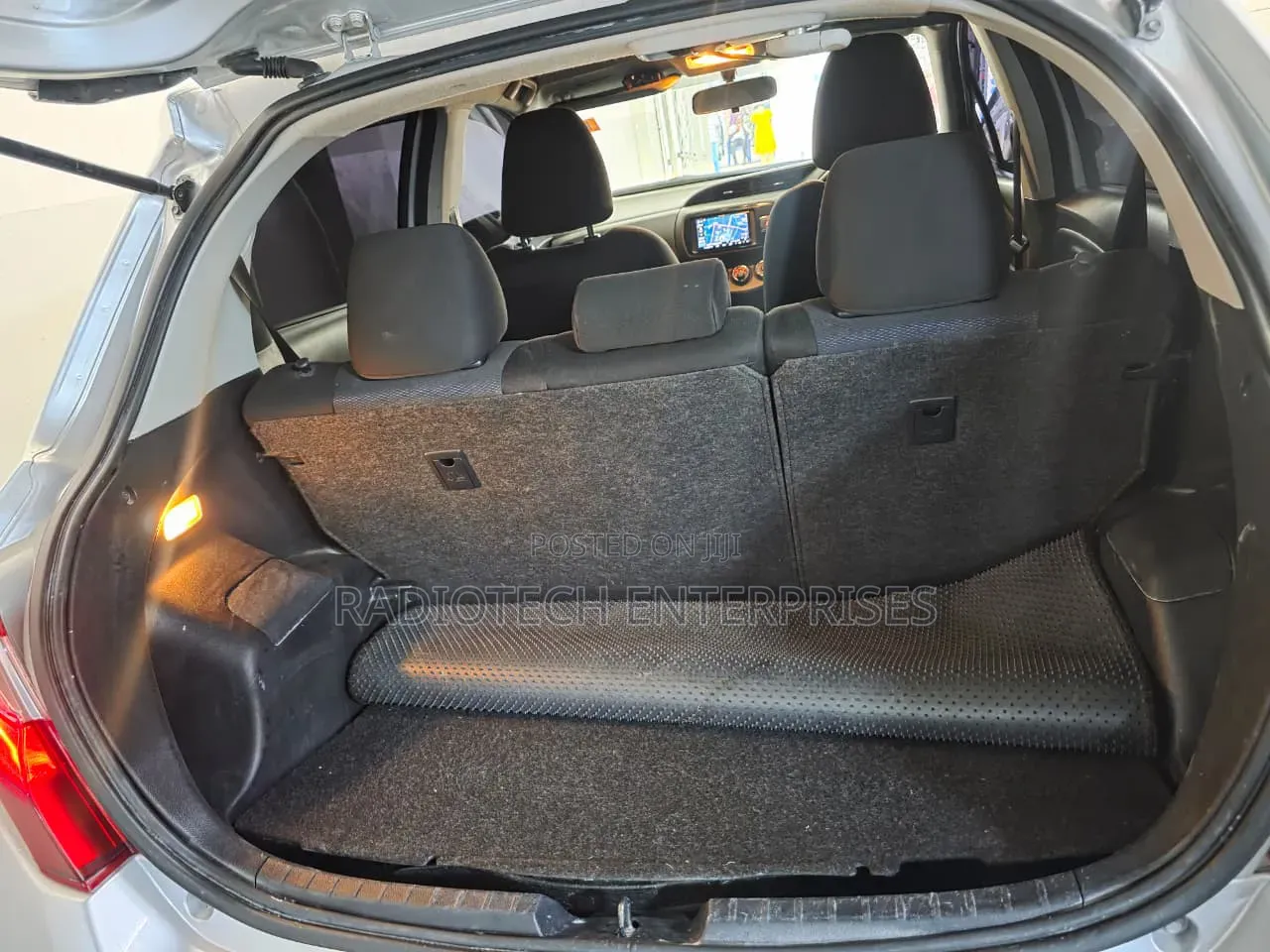 Toyota Vitz 2017 Silver