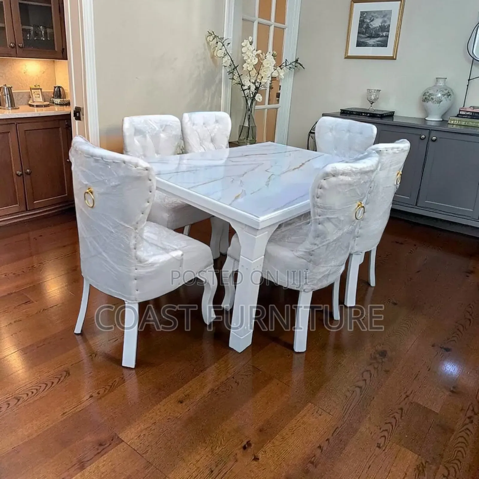 6 Seaters Dining Table Suitable for Your Family