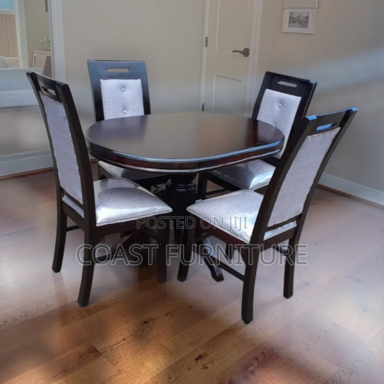 4 Seaters Dining Table Suitable for Your Family