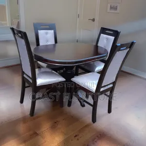 4 Seaters Dining Table Suitable for Your Family