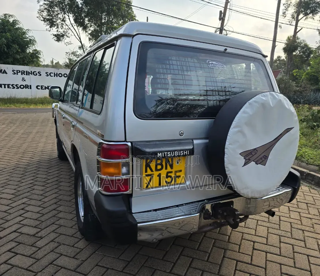 Mitsubishi Pajero 2009 Silver