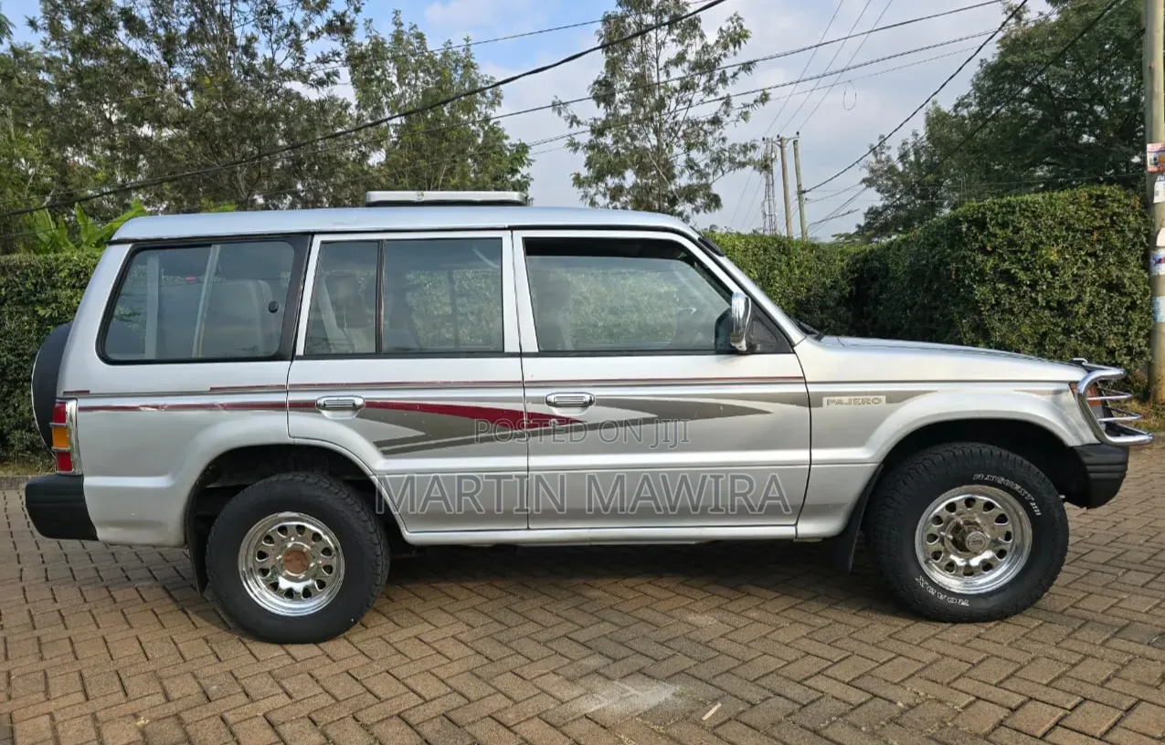 Mitsubishi Pajero 2009 Silver