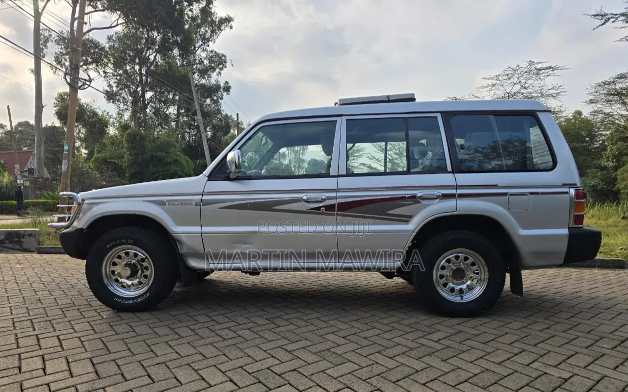 Mitsubishi Pajero 2009 Silver