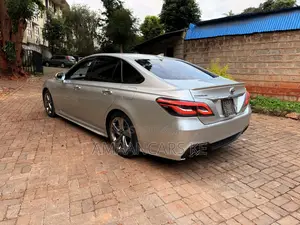 Toyota Crown 2018 Silver