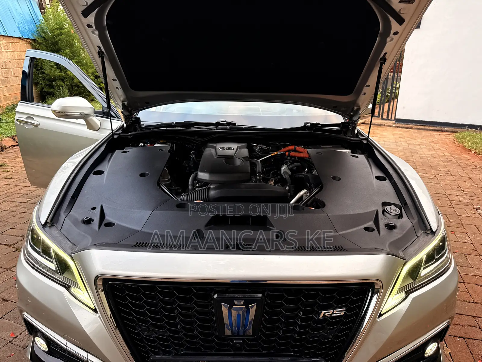 Toyota Crown 2018 Silver