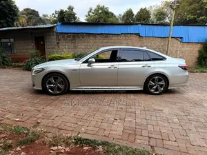 Toyota Crown 2018 Silver