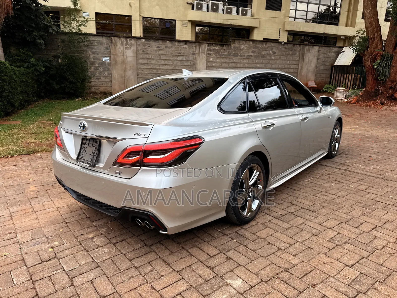 Toyota Crown 2018 Silver