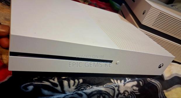 Xbox One S - thumbnail 3
