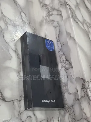 New Samsung Galaxy Z Flip5 256 GB Green