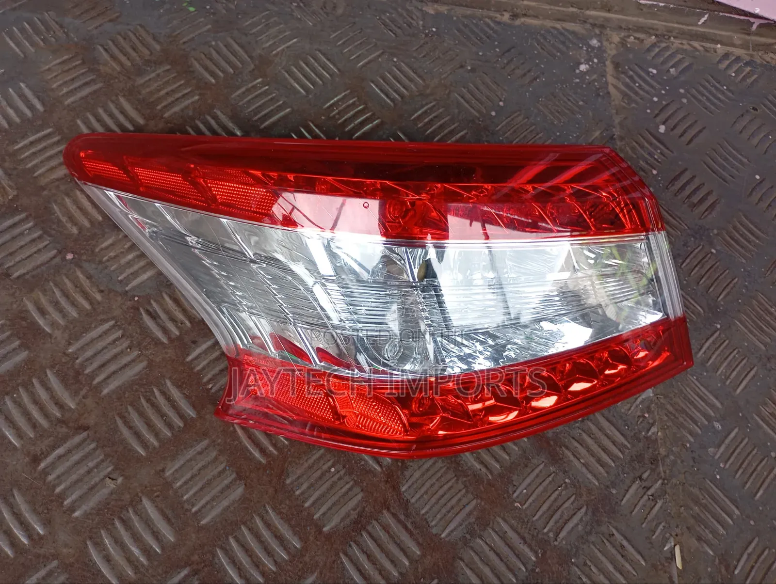 Nissan Sulphy 2013 Rearlight