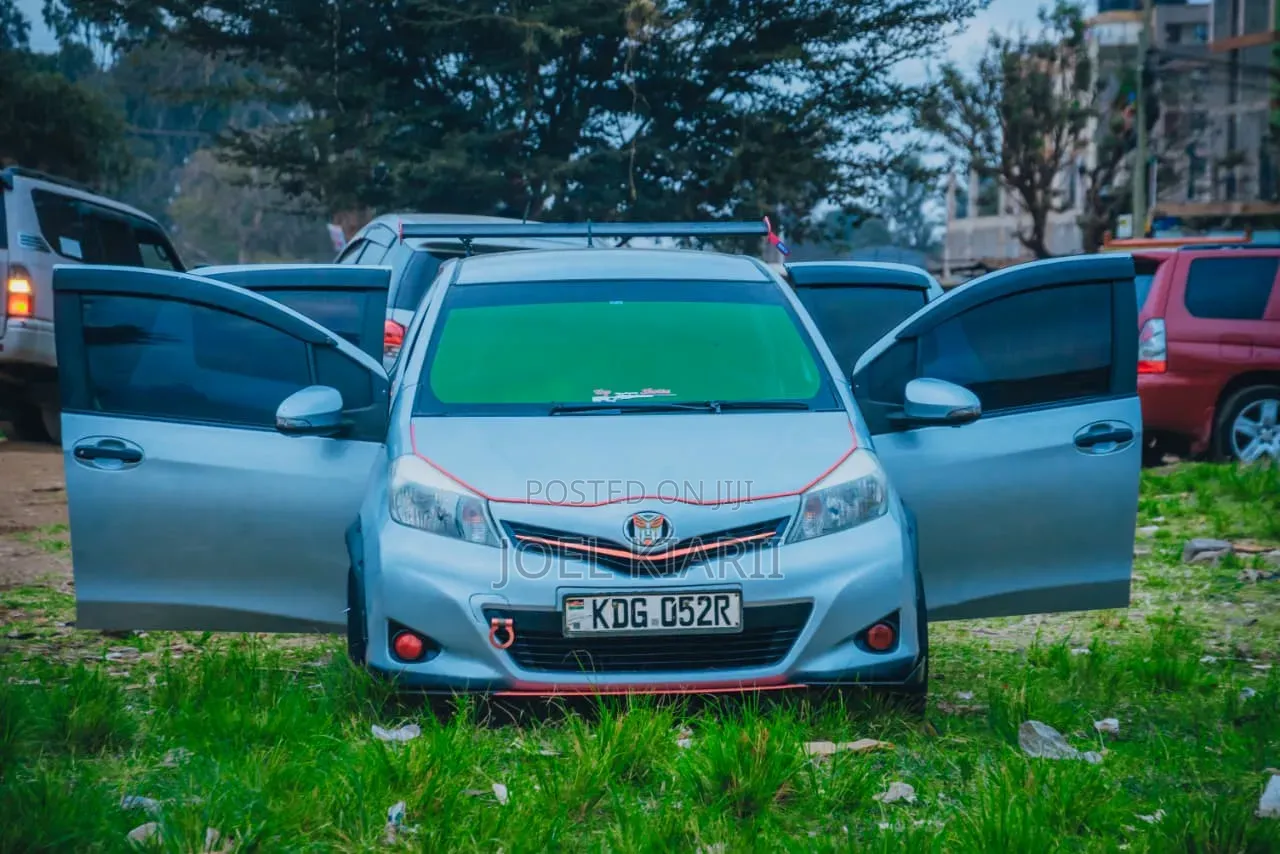 Toyota Vitz 2015 Gray