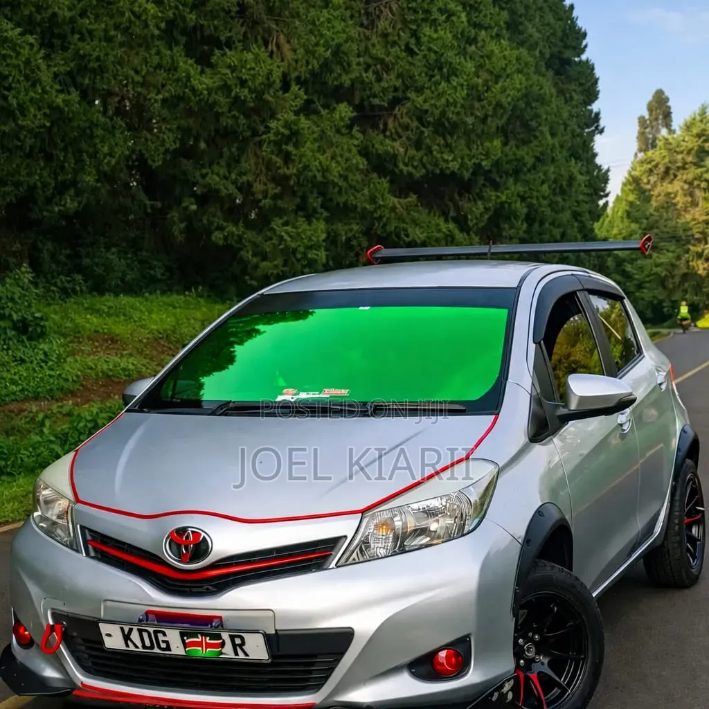 Toyota Vitz 2015 Gray