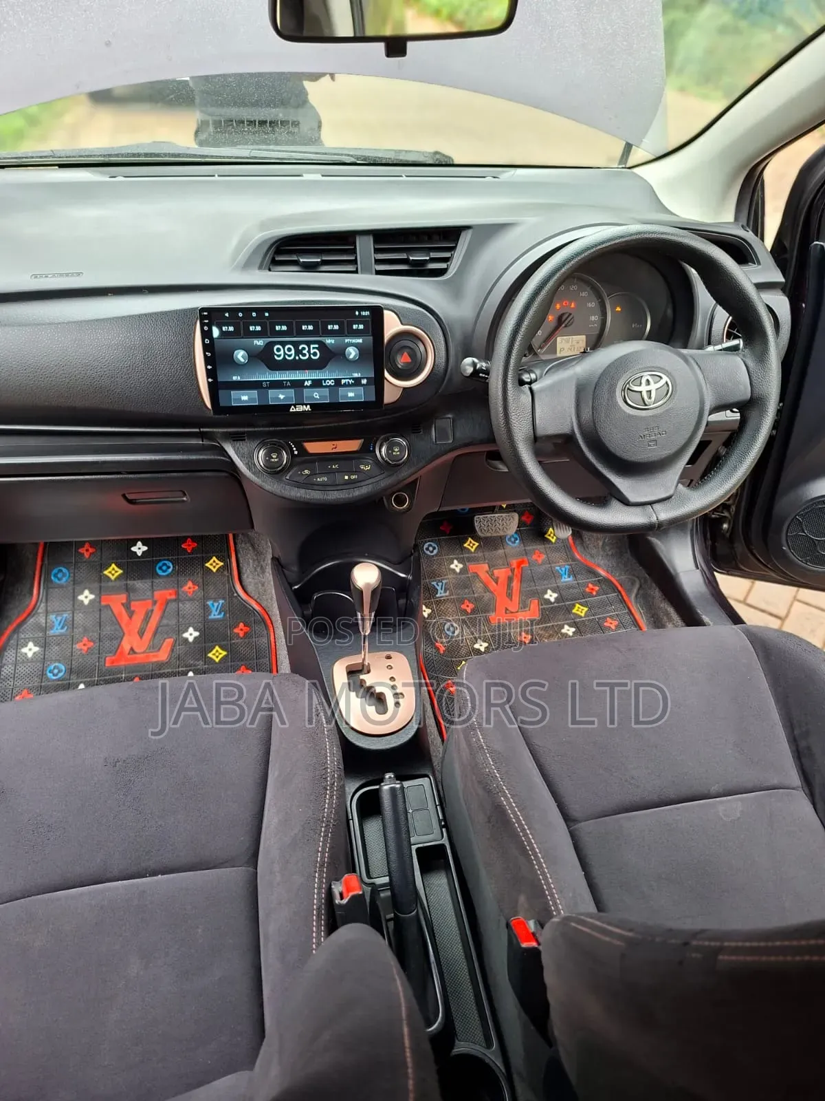 Toyota Vitz 2013 Brown