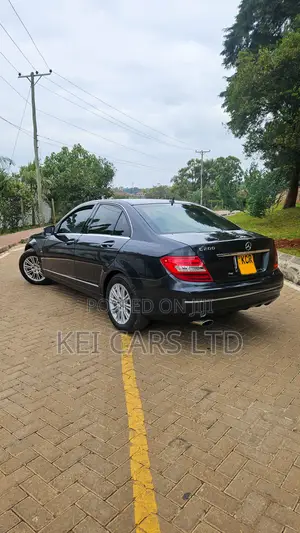 Mercedes-Benz C200 2011 Black
