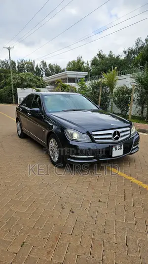 Mercedes-Benz C200 2011 Black