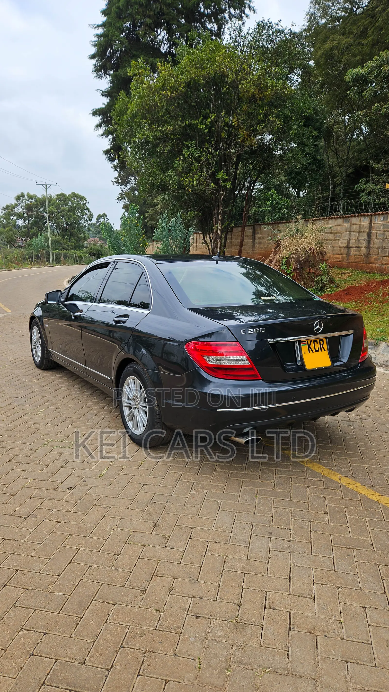 Mercedes-Benz C200 2011 Black