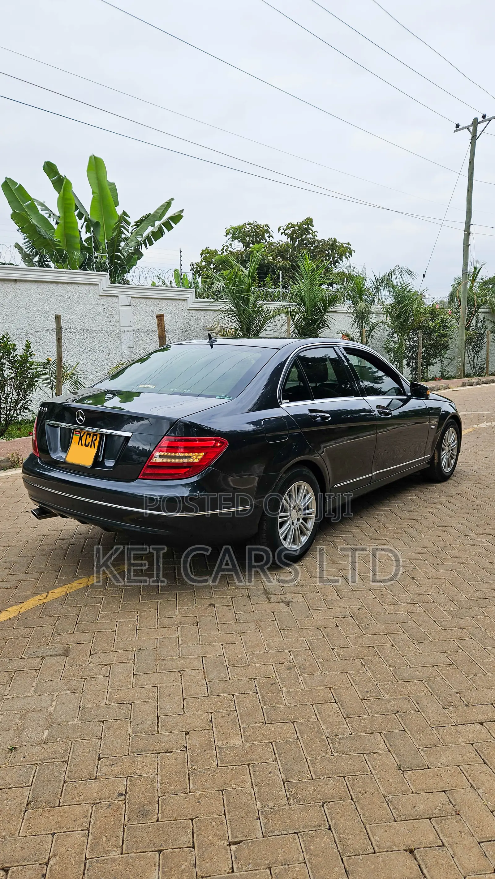 Mercedes-Benz C200 2011 Black