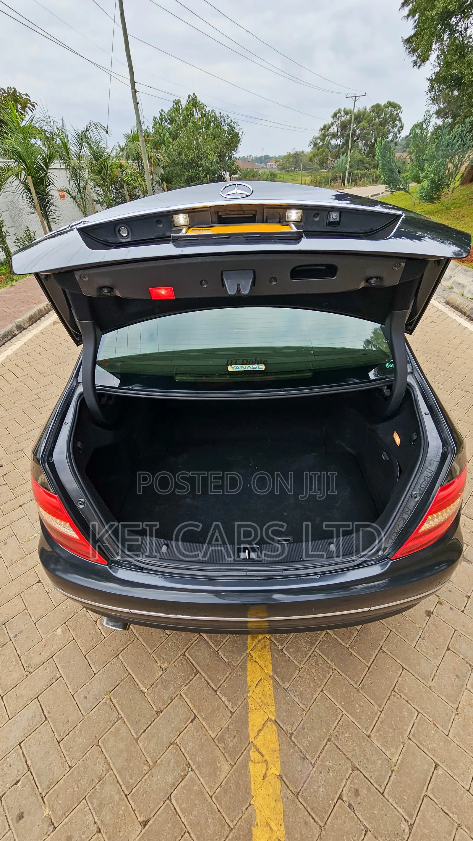 Mercedes-Benz C200 2011 Black