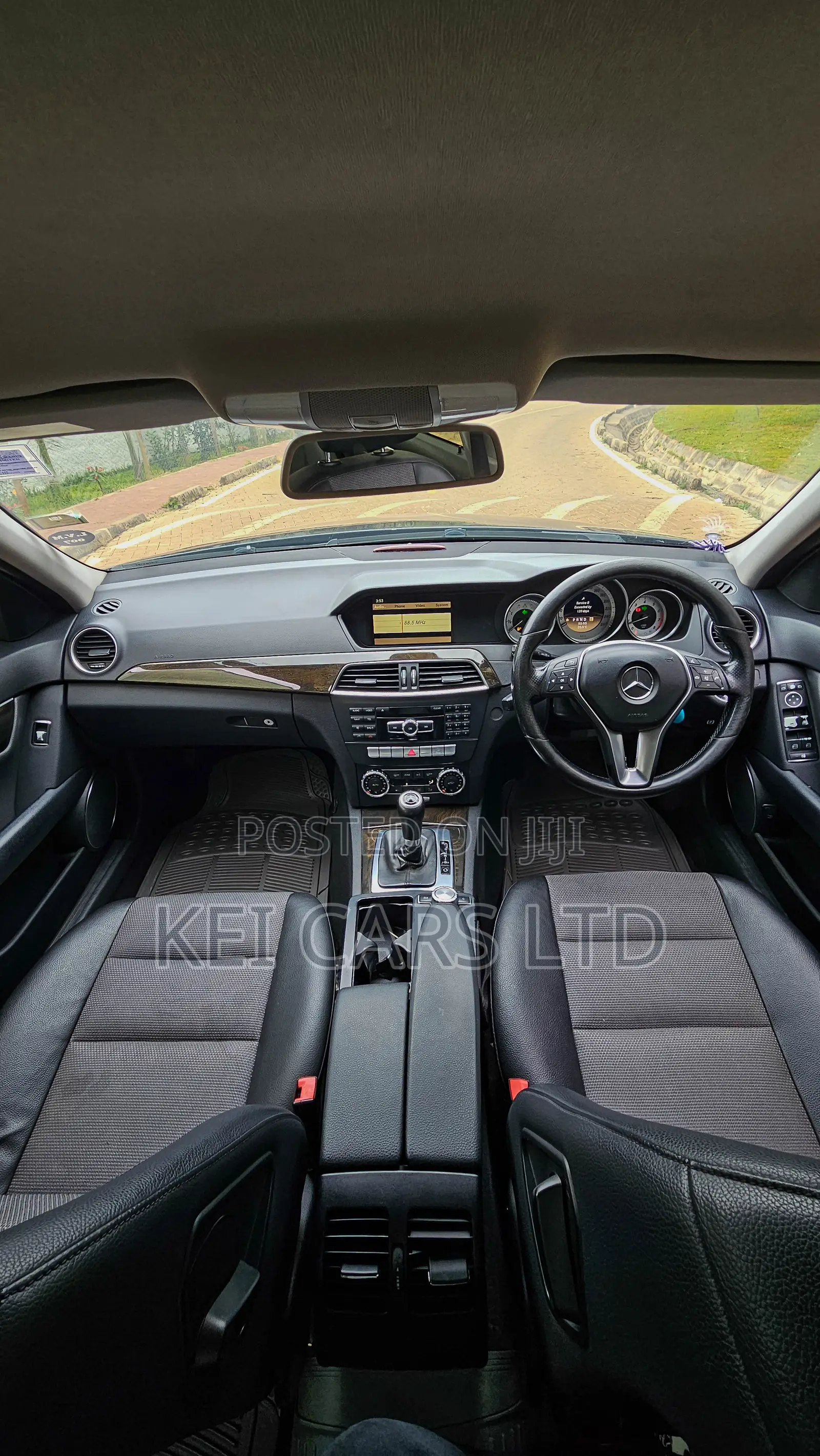 Mercedes-Benz C200 2011 Black