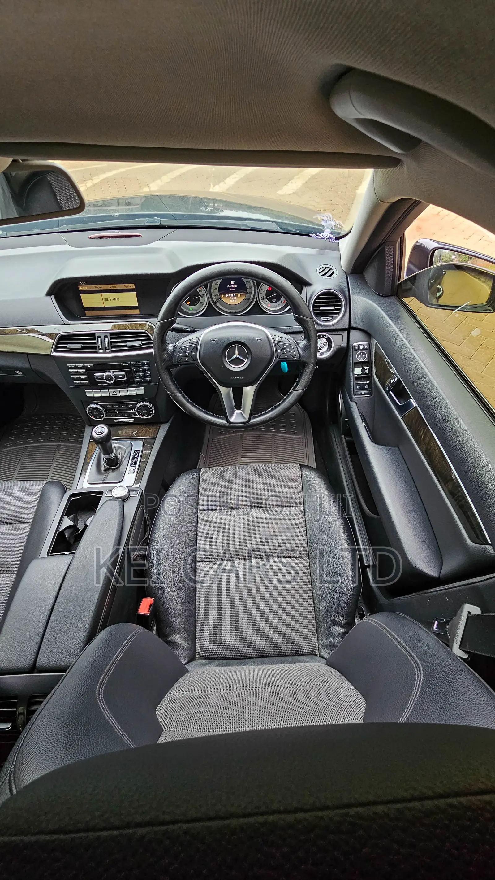 Mercedes-Benz C200 2011 Black