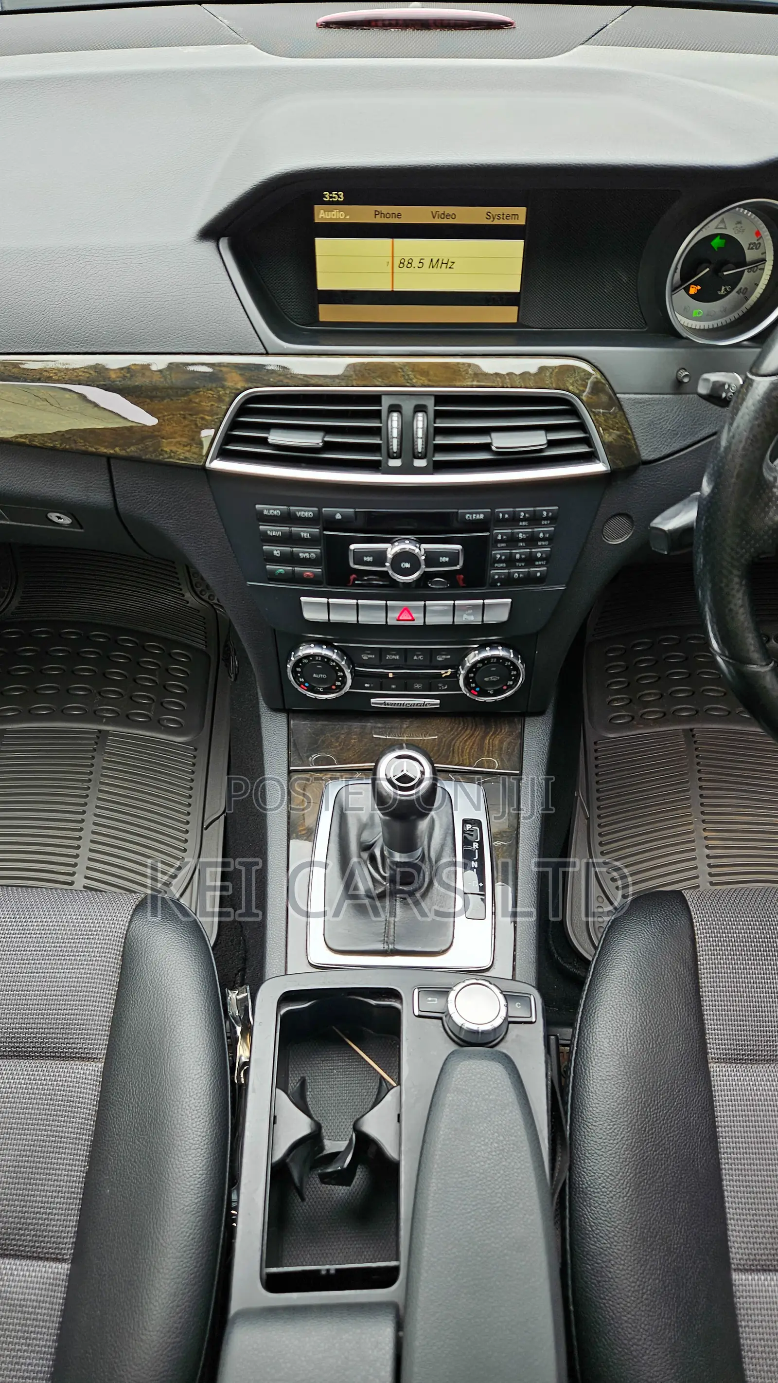 Mercedes-Benz C200 2011 Black