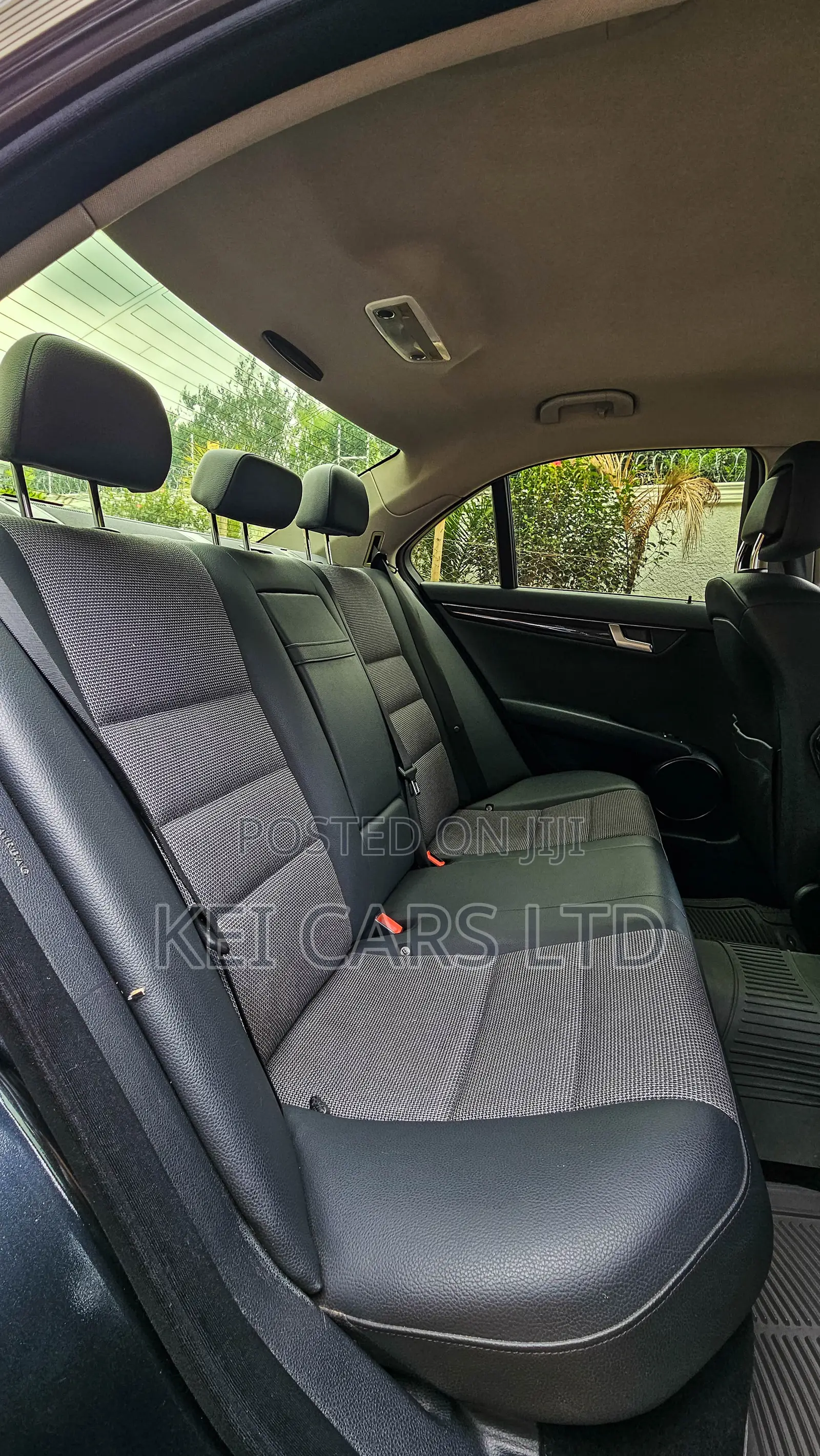 Mercedes-Benz C200 2011 Black