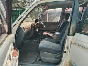 Toyota Land Cruiser Prado 2000 White