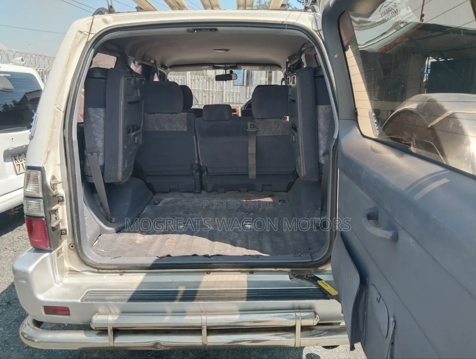 Toyota Land Cruiser Prado 2000 White
