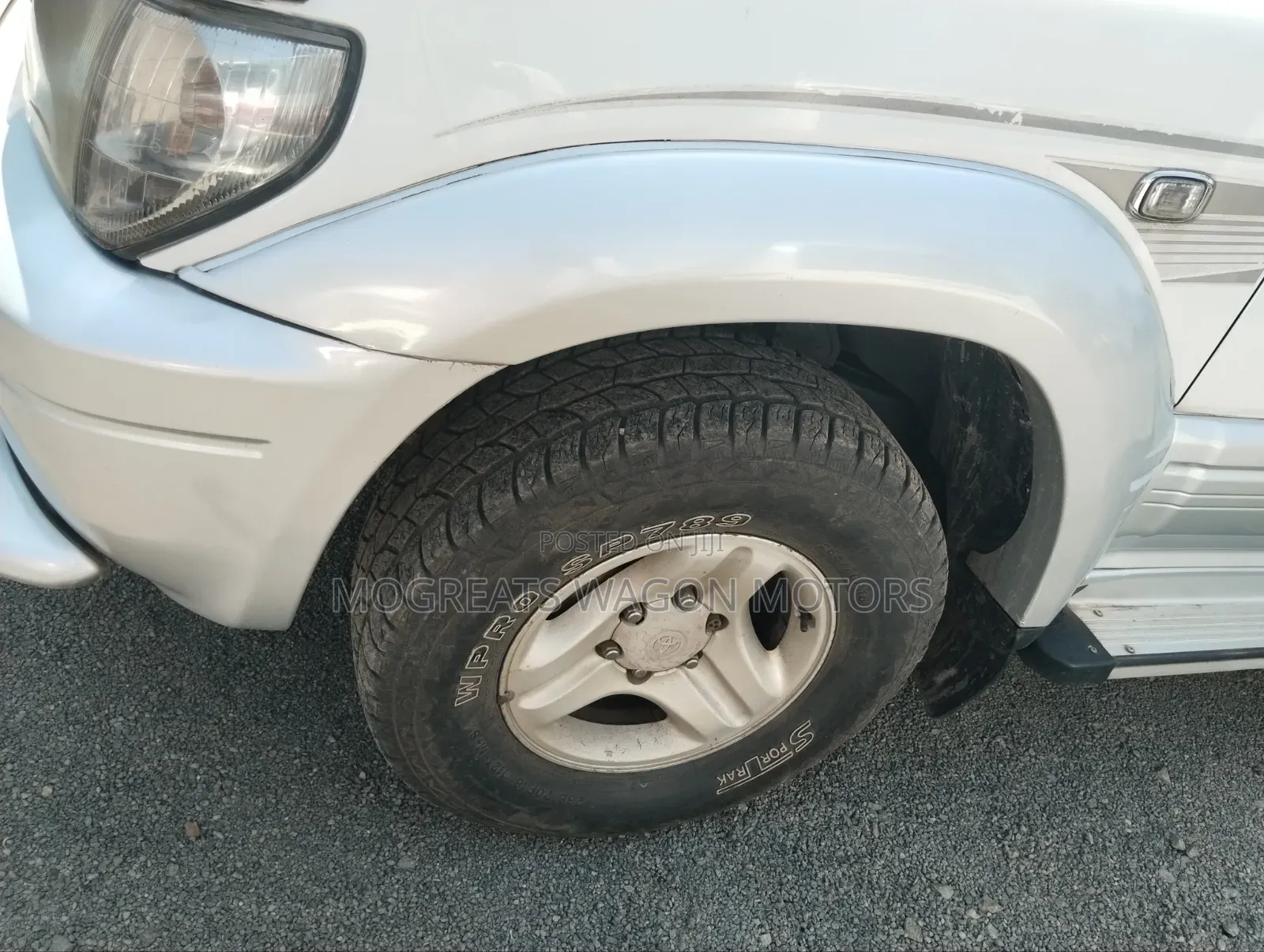 Toyota Land Cruiser Prado 2000 White