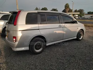 Toyota ISIS 2008 Silver